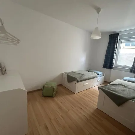 In Der Mitte Von *